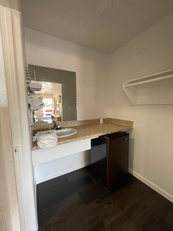 Palms Inn & Suites image 8